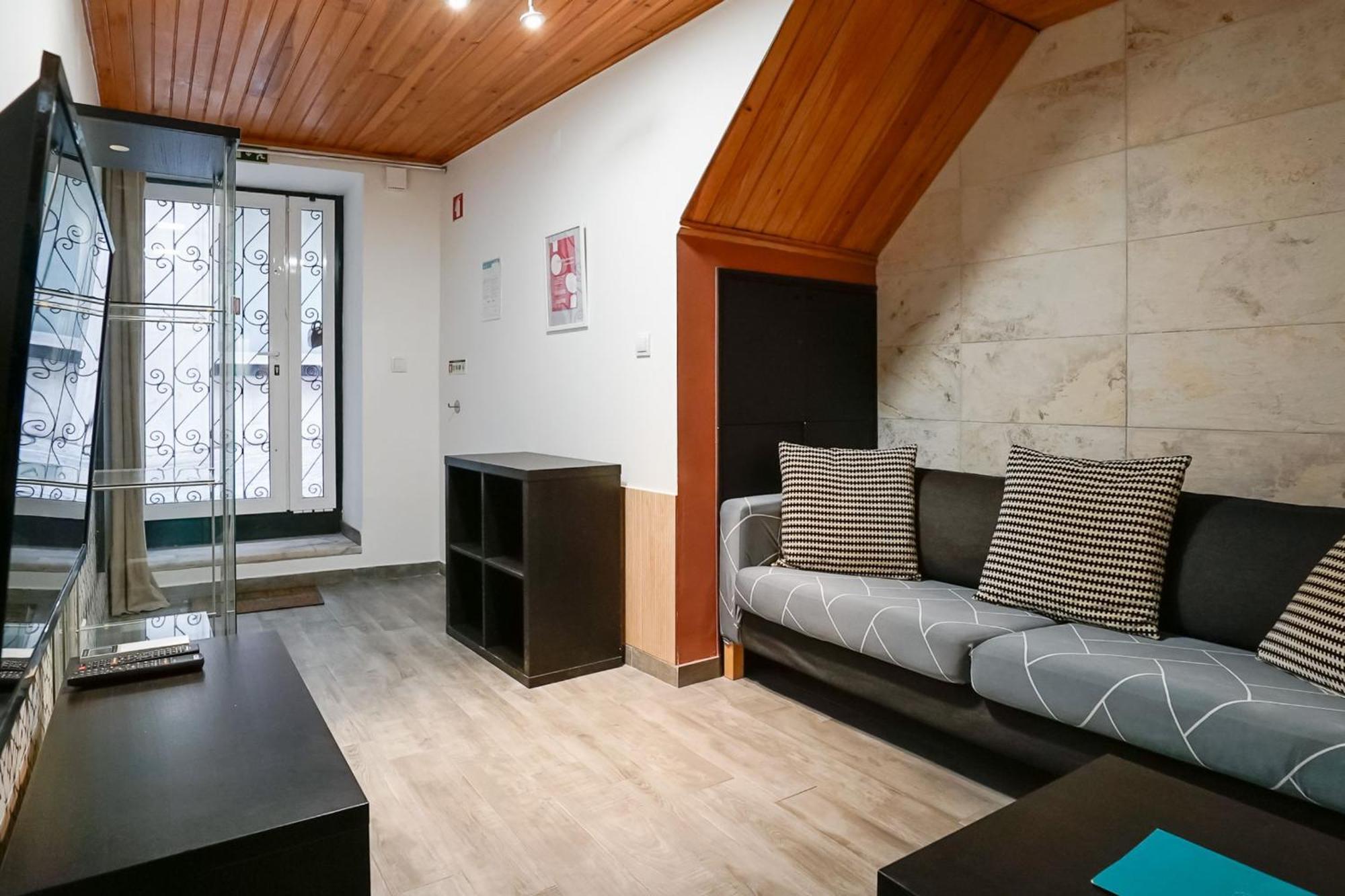 Cosmopolitan Chiado Apartment By Lovelystay Lisboa Екстериор снимка